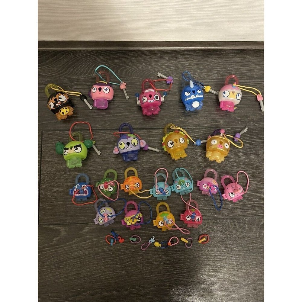 Hasbro Lock Stars Lot of 20 Characters With Keys, 8 Charms